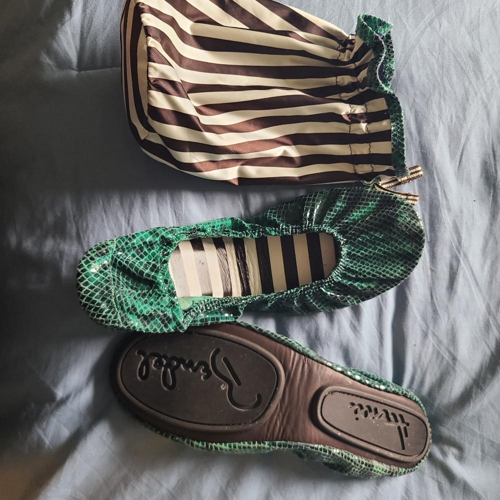 Henri bendel flats sz 8